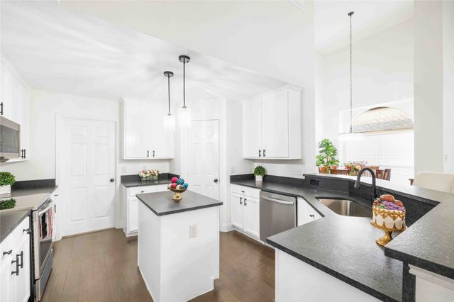 11157 Boulder Ridge Drive, Fort Worth, TX 76140