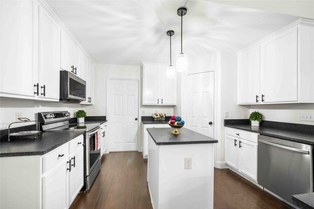 11157 Boulder Ridge Drive, Fort Worth, TX 76140