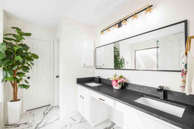 11157 Boulder Ridge Drive, Fort Worth, TX 76140