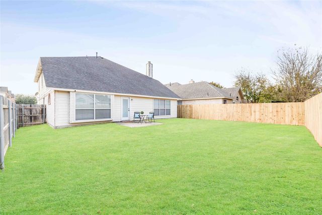 11157 Boulder Ridge Drive, Fort Worth, TX 76140