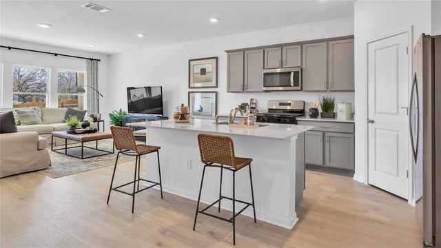 402 Mustang Lake CIR, Buda, TX 78610