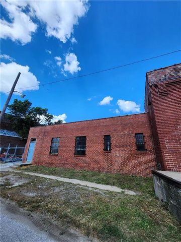 923 State Line Road, Kansas City, MO 64101