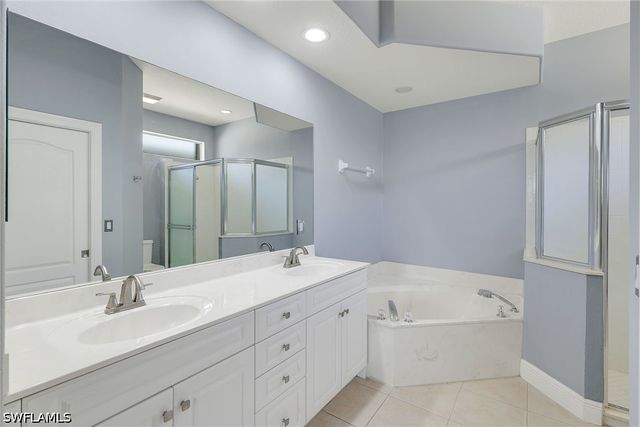 8616 Ibis Cove CIR, Naples, FL 34119