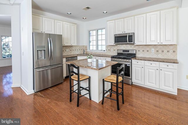 15 BETHPAGE DR, Skillman, NJ 08558