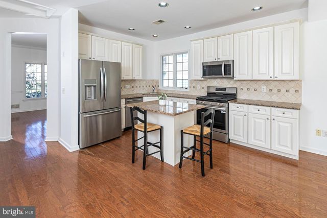 15 BETHPAGE DR, Skillman, NJ 08558