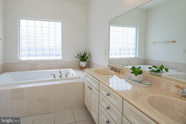 15 BETHPAGE DR, Skillman, NJ 08558