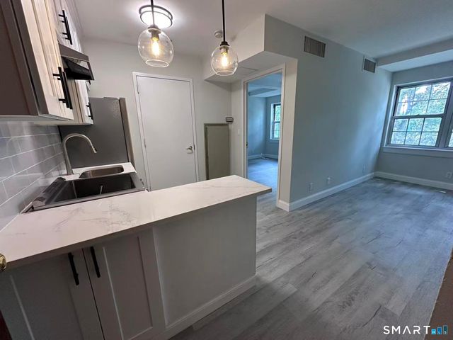 59 Courtland Avenue 2T, Stamford, CT 06902