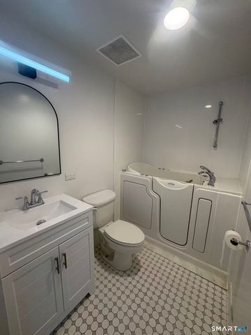 59 Courtland Avenue 2T, Stamford, CT 06902