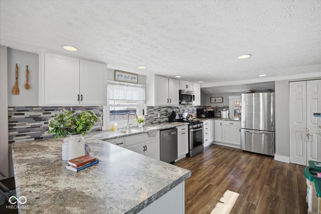 8527 S 500 W, Edinburgh, IN 46124