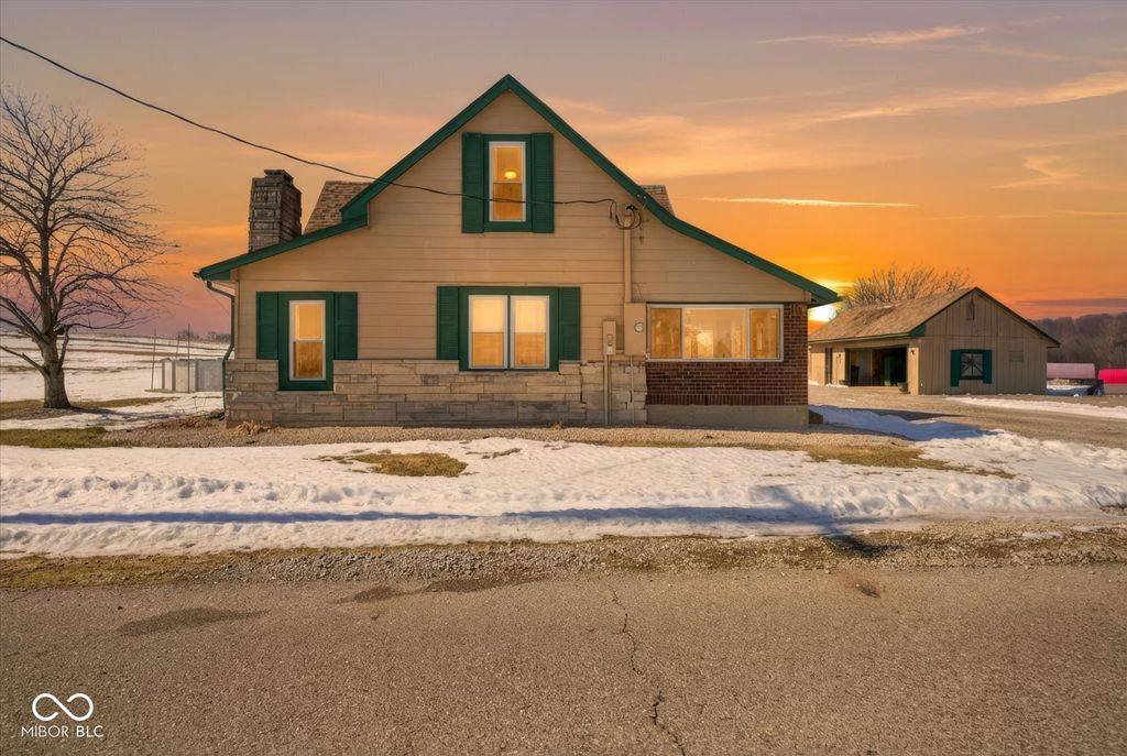 8527 S 500 W, Edinburgh, IN 46124