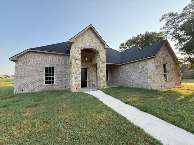 1007 legend Avenue, Bonham, TX 75418