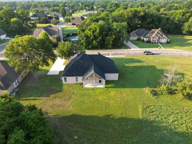 1007 legend Avenue, Bonham, TX 75418