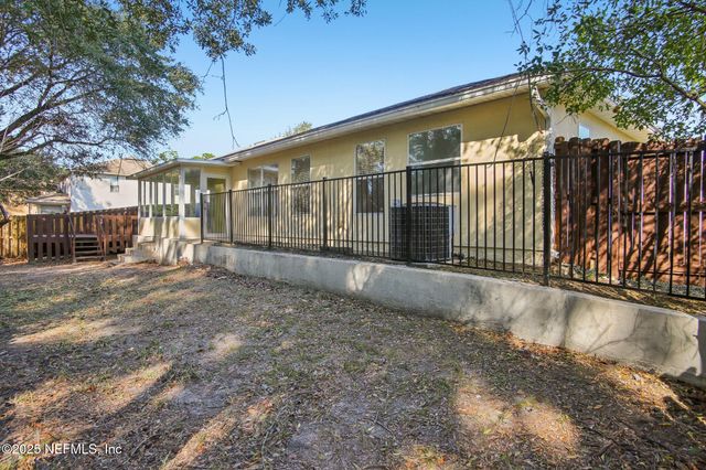 2346 ADAMS LAKE Boulevard, Jacksonville, FL 32221