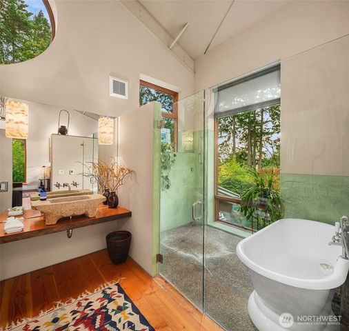 12423 SW 151st St, Vashon, WA 98070