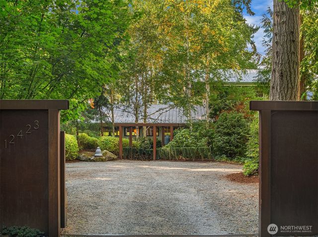 12423 SW 151st St, Vashon, WA 98070