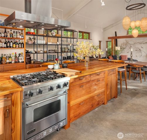 12423 SW 151st St, Vashon, WA 98070