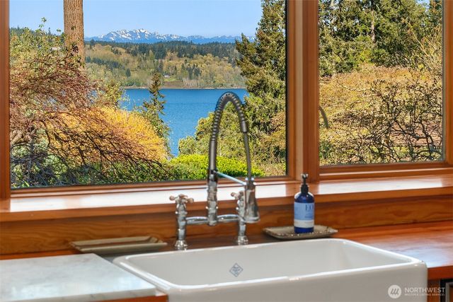 12423 SW 151st St, Vashon, WA 98070