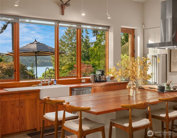 12423 SW 151st St, Vashon, WA 98070