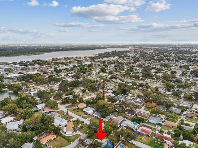 11071 VILLAGE GREEN AVENUE, Seminole, FL 33772