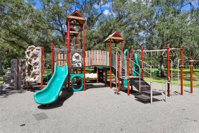 11071 VILLAGE GREEN AVENUE, Seminole, FL 33772