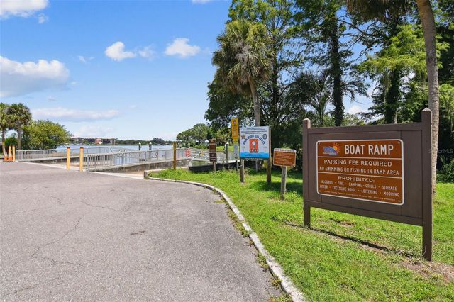 11071 VILLAGE GREEN AVENUE, Seminole, FL 33772