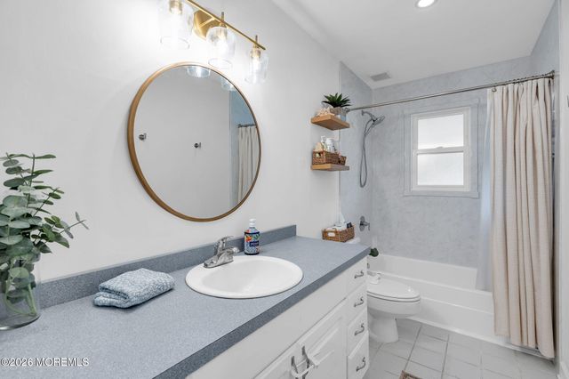 9 Kensington Drive, Howell, NJ 07731