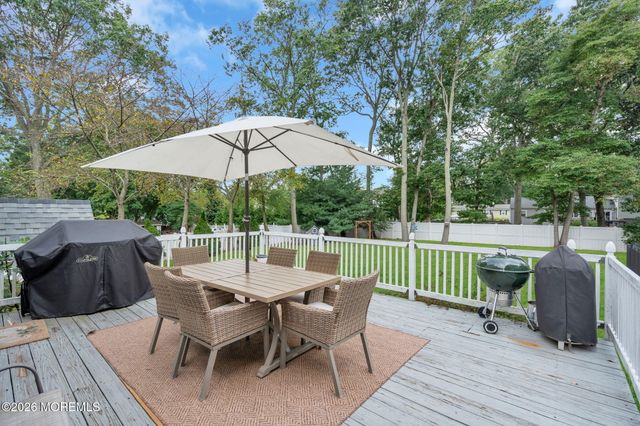 9 Kensington Drive, Howell, NJ 07731