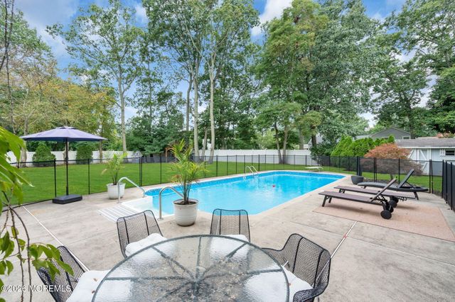 9 Kensington Drive, Howell, NJ 07731
