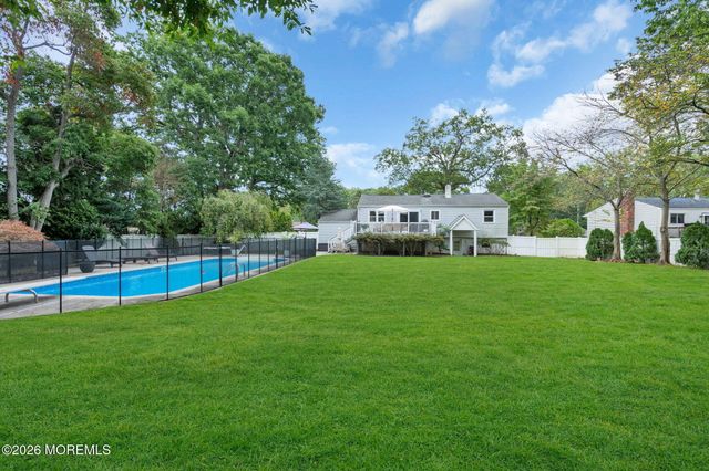 9 Kensington Drive, Howell, NJ 07731