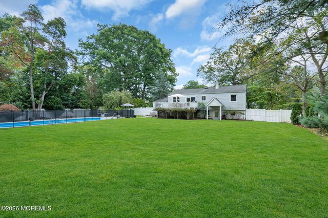 9 Kensington Drive, Howell, NJ 07731