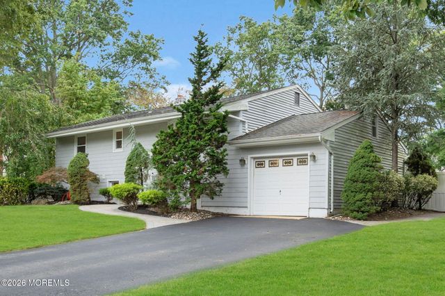 9 Kensington Drive, Howell, NJ 07731