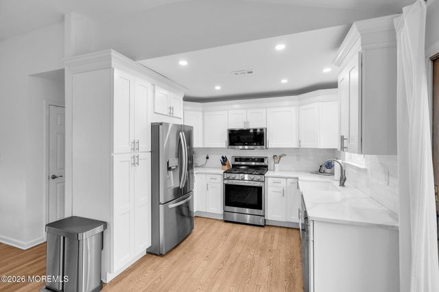 9 Kensington Drive, Howell, NJ 07731