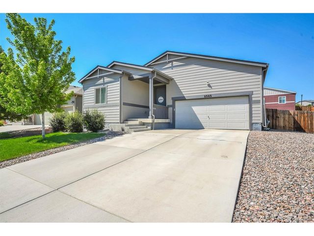2303 Coyote Creek Dr, Fort Lupton, CO 80621