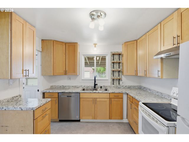 541 26TH Ave, Longview, WA 98632