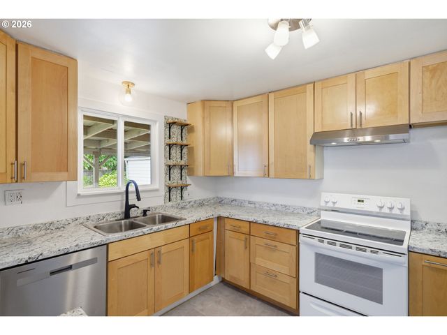 541 26TH Ave, Longview, WA 98632