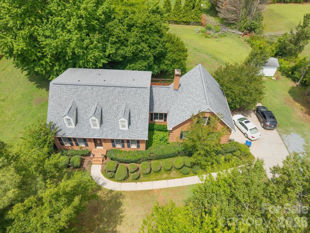 402 S Providence Road, Waxhaw, NC 28173