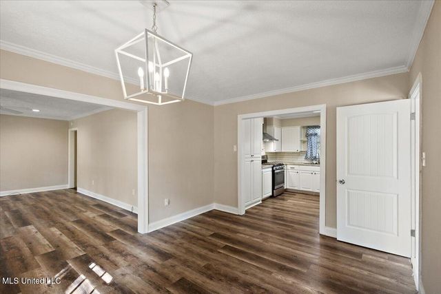 809 Oakwood Drive, Clinton, MS 39056