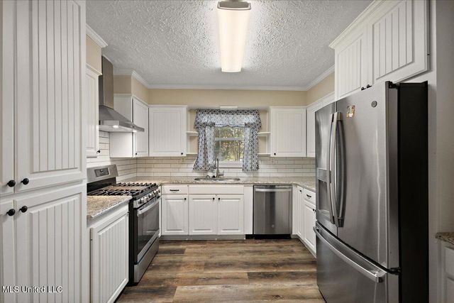 809 Oakwood Drive, Clinton, MS 39056