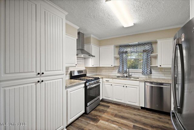 809 Oakwood Drive, Clinton, MS 39056
