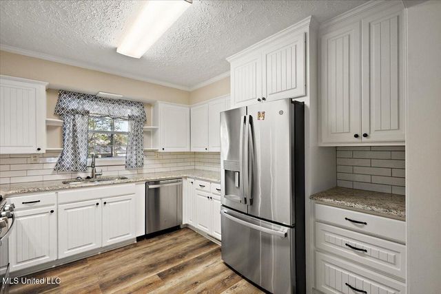 809 Oakwood Drive, Clinton, MS 39056