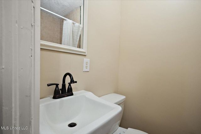 809 Oakwood Drive, Clinton, MS 39056