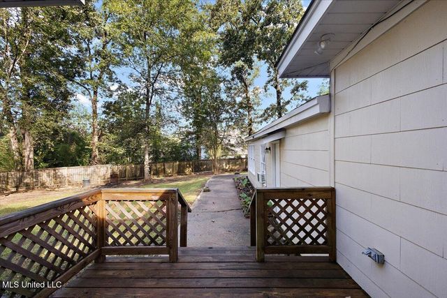 809 Oakwood Drive, Clinton, MS 39056