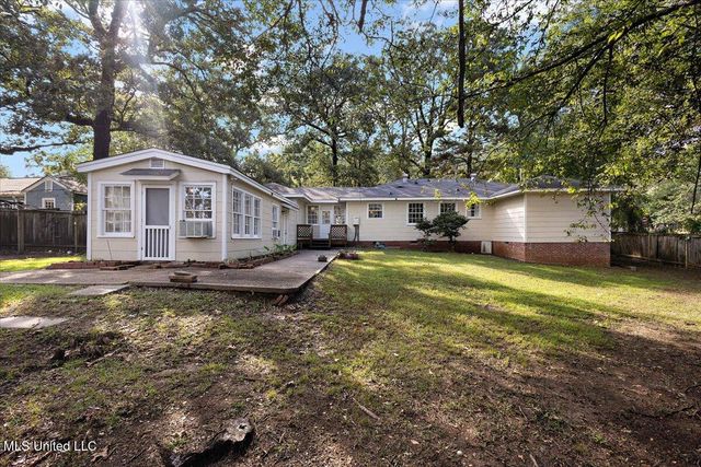 809 Oakwood Drive, Clinton, MS 39056