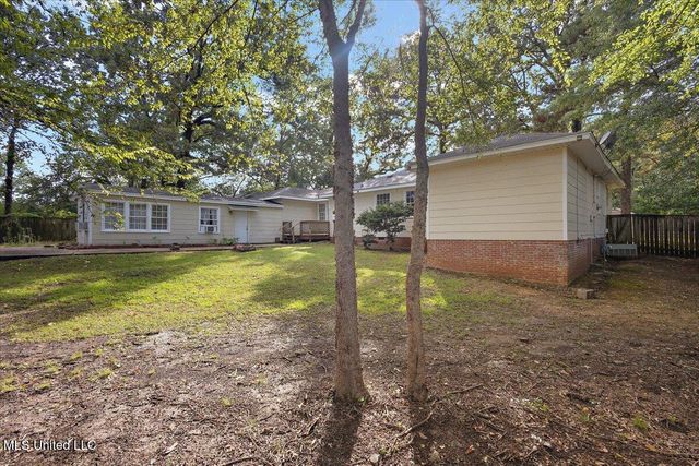 809 Oakwood Drive, Clinton, MS 39056