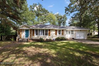 809 Oakwood Drive, Clinton, MS 39056