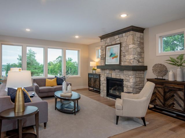 9069 62nd Street S, Cottage Grove, MN 55016