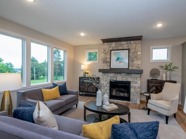 9069 62nd Street S, Cottage Grove, MN 55016