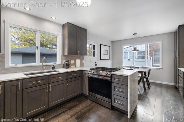 19645 Renfrew Road, Detroit, MI 48221