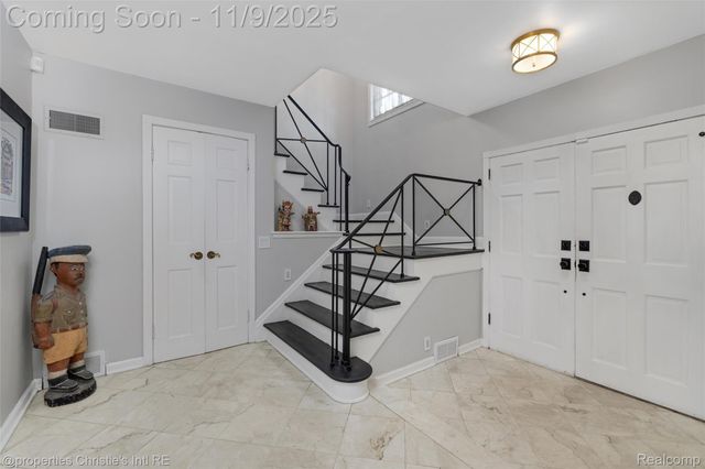 19645 Renfrew Road, Detroit, MI 48221