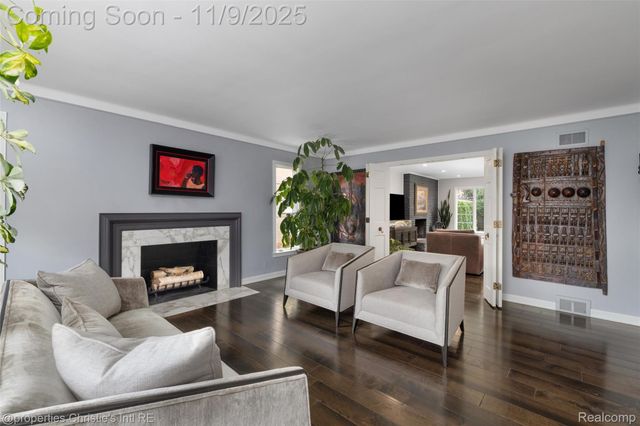 19645 Renfrew Road, Detroit, MI 48221